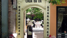 Chùa Bà Đá đón tiếp hàng ngàn người những ngày lễ, tết đến cầu an, vãn cảnh.