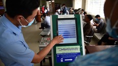 Người dân đến làm thủ tục hành chính tại bộ phận một cửa ở TP.HCM. (Ảnh minh hoạ)