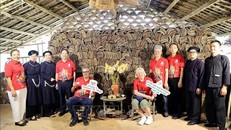 Đoàn chuyên gia UNESCO cùng lãnh đạo tỉnh, đại diện các sở, ban, ngành, địa phương tỉnh Lạng Sơn thực địa tại Làng ngói âm dương, xã Long Đống, huyện Bắc Sơn, tỉnh Lạng Sơn.