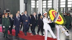 Đoàn đại biểu liên bang Nga do Phó Chủ tịch Duma quốc gia Nga Pyotr Tolstoy dẫn đầu, viếng Tổng Bí thư Nguyễn Phú Trọng.