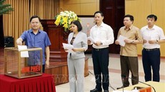 Các đồng chí lãnh đạo tỉnh Bắc Ninh bỏ phiếu bầu bổ sung Phó Bí thư Tỉnh ủy và Ủy viên Ban Thường vụ Tỉnh ủy. 