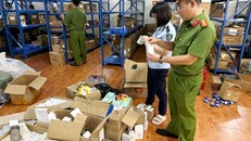 Phát hiện kho mỹ phẩm nhập lậu bán online trị giá khoảng 1 tỷ đồng tại TP Bắc Giang