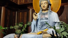 Tôn tượng Bồ-tát Quán Thế Âm.