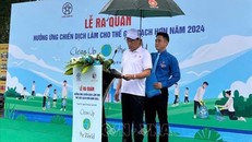 Phó Chủ tịch UBND huyện Thanh Trì Nguyễn Huy Toàn phát biểu tại Lễ ra quân. 