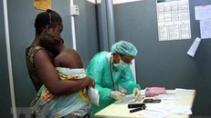 Điều trị cho bệnh nhân nhiễm virus Marburg.