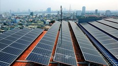 Hệ thống Điện mặt trời áp mái được lắp đặt và đưa vào sử dụng tại nhà làm việc Tổng Công ty Điện lực miền Trung, TP Đà Nẵng. (Ảnh minh hoạ)