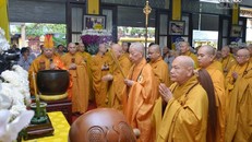 Đức Pháp chủ GHPGVN tưởng niệm Trưởng lão Hòa thượng Thích Tịnh Hạnh