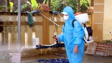 Phun hóa chất phòng chống dịch bệnh sau lũ tại huyện Lệ Thủy, Quảng Bình. 