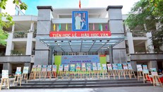 Khuôn viên Trường Tiểu học Dịch Vọng A (quận Cầu Giấy, Hà Nội).