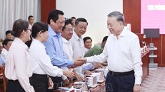 Tổng Bí thư Tô Lâm với cán bộ Ban Thường vụ Tỉnh ủy Cà Mau. 