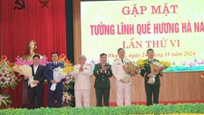 Ban liên lạc Tướng lĩnh quê hương Hà Nam tặng hoa chúc mừng các đồng chí Tướng lĩnh công tác trong lực lượng Quân đội, Công an mới được thăng quân hàm cấp Tướng.