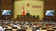 Phó Chủ tịch Quốc hội Trần Quang Phương điều hành phiên họp. 