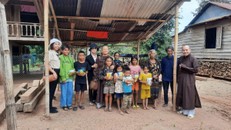 Chùa Phổ Hiền tặng 10 giếng nước sạch và quà cho bà con huyện Hướng Hóa