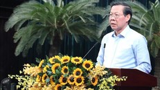 Ông Phan Văn Mãi, Phó Bí thư Thành ủy, Chủ tịch Ủy ban nhân dân TP Hồ Chí Minh phát biểu tại Hội nghị. 