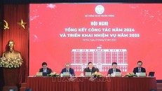 Đại biểu chủ trì Hội nghị. 