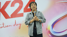 Hoạ sĩ/ nhà thơ Lê Tiến Vượng chia sẻ tại buổi định hướng cho sinh viên K24 - Khoa thiết kế đồ họa, trường cao đẳng Việt Mỹ Hà Nội.