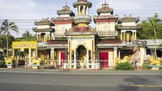 Hậu Giang: Ngôi chùa mang kiến trúc Ấn Độ, có hàng trăm pho tượng Phật