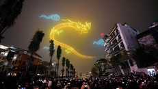 Hình ảnh rồng thời Lý xuất hiện trên bầu trời Hà Nội tại Rực rỡ Thăng Long 2024 thu hút sự quan tâm của hàng ngàn khán giả.