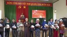 Chùa Pháp Hoa kết nối trao tặng gần 1000 phần quà nhân dịp Xuân Ất Tỵ