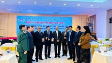 Các đại biểu trao đổi tại Hội thảo khoa học. 