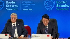 Bộ trưởng Công an Lương Tam Quang (phải) dự và phát biểu tại Hội nghị.