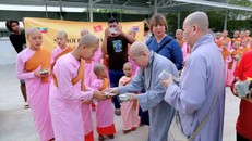 Ni trưởng Từ Nhẫn dẫn đoàn cứu trợ Myanmar