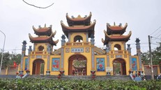 Cổng tam quan chùa Phú Lâm. 