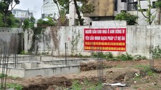 Các hộ dân cho rằng, cần làm rõ việc có hay không dấu hiệu vi phạm pháp luật trong việc Công ty Thuỷ Nguyên tự ý “tách” các Giấy chứng nhận quyền sử dụng đất của Dự án Khu nhà ở Anh Dũng IV theo từng lô riêng biệt mang tên chính công ty này để tiện việc đem cầm cố làm tài sản thế chấp tại các ngân hàng.