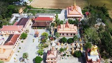 Chùa Buppharam (còn gọi là chùa Chót) được xây dựng từ năm 1573