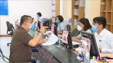 Người dân đến làm thủ tục hành chính tại bộ phận một cửa phường Hiệp Thành (Quận 12, Thành phố Hồ Chí Minh). Ảnh minh họa.