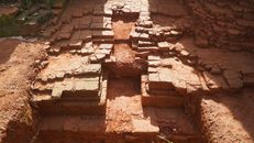 Hố H1 ở vị trí phía Bắc và Đông của tháp Nam