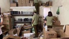 Lực lượng chức năng tiến hành kiểm tra cơ sở kinh doanh của ông Trần Đức Trường làm chủ, tại địa chỉ ngõ 56 đường Cầu Vồng, phường Đức Thắng, Bắc Từ Liêm, Hà Nội.