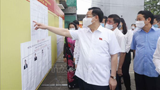 Chủ tịch Quốc hội Vương Đình Huệ kiểm tra công tác bầu cử tại Tuyên Quang