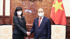 Chủ tịch nước Nguyễn Xuân Phúc tiếp các Đại sứ đến trình Quốc thư 