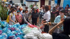 Hành trình mang yêu thương đến bệnh nhân nghèo 