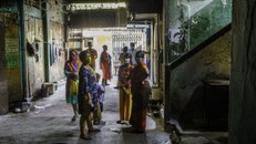 Phụ nữ Ấn Độ: Cầm bằng đại học trong tay vẫn thất nghiệp 