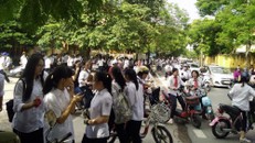 Cảnh giác người lạ và món quà lạ 