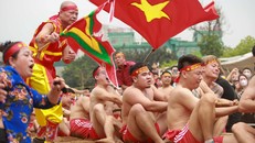 Kéo co ngồi - Nghi lễ độc đáo của vùng đất ven sông Hồng 