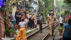 Phố đường tàu lại thơm mùi cà phê 