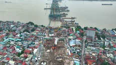 Cầu Trần Hưng Đạo có chiều dài toàn tuyến khoảng 4,18 km, điểm đầu tại nút giao ngã 5 Trần Hưng Đạo - Trần Thánh Tông và điểm cuối kết nối với phố Nguyễn Sơn
