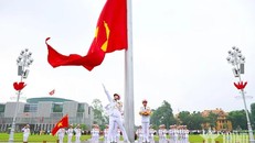 Quốc kỳ tung bay trên Quảng trường Ba Đình