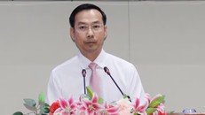 Tân Chủ tịch Ủy ban Nhân dân tỉnh Đồng Tháp Nguyễn Thanh Nhàn phát biểu tại kỳ họp.