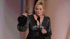 Jean Smart làm nên lịch sử giải Emmy với 5 lần liên tiếp thắng giải nhờ "Hacks"