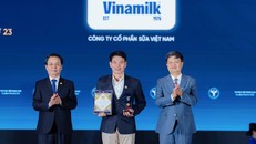 Ông Phạm Tuyên – Giám đốc Chi nhánh Vinamilk Hà Nội, đại diện Vinamilk nhận vinh danh Top 10 Thương hiệu Doanh nghiệp Dẫn đầu khu vực kinh tế tư nhân tại Thương hiệu Mạnh 2026. 