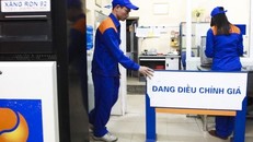 Xăng giảm giá hơn 400 đồng/ lít từ 17h chiều nay