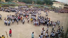 Công nhân Công ty TNHH S&H Vina ở huyện Thạch Thành (Thanh Hóa) đình công ngày 7-9 - Ảnh người dân cung cấp.