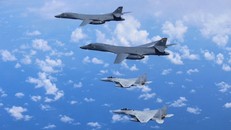 Mỹ điều máy bay ném bom tập trận cùng Nhật Bản sát sườn Triều Tiên