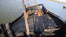 Tàu cá bị cháy rụi sau tiếng nổ lớn