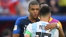 ​Mbappe vượt trội hơn Messi khi cùng độ tuổi
