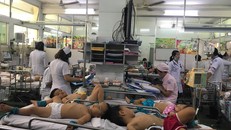 Tiết trời mùa hè là điều kiện thuận lợi cho nhiều loại bệnh truyền nhiễm xuất hiện, trẻ em là đối tượng dễ mắc phải nhất.